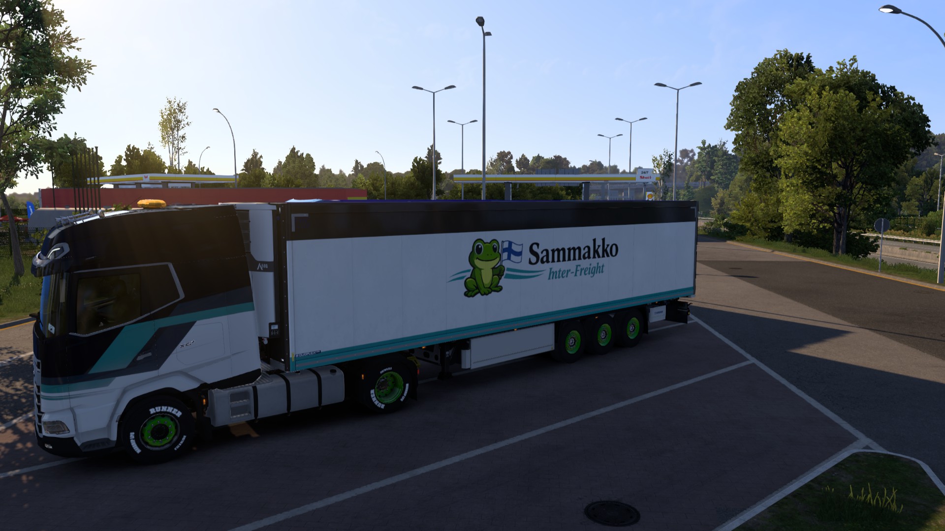 Sammakko fleet truck in daylight